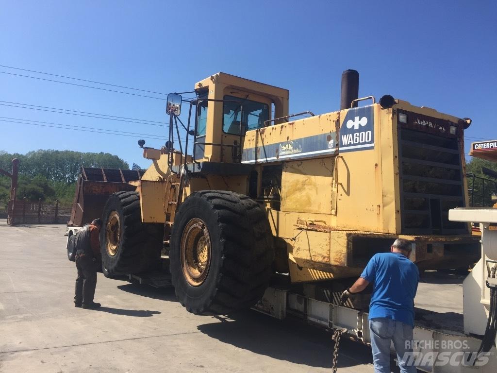 Komatsu WA600-1 輪胎式裝載機