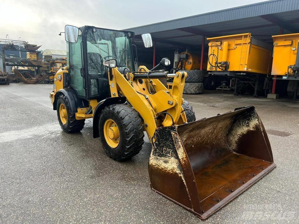 CAT 906M 輪胎式裝載機