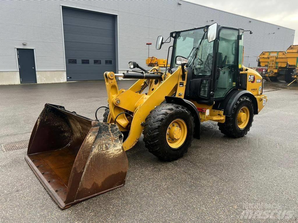 CAT 906M 輪胎式裝載機