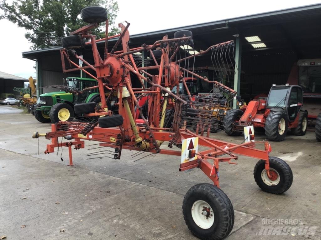 Kuhn GA 7301 耙與翻草機