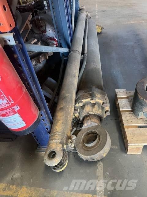 Volvo A25C 油壓