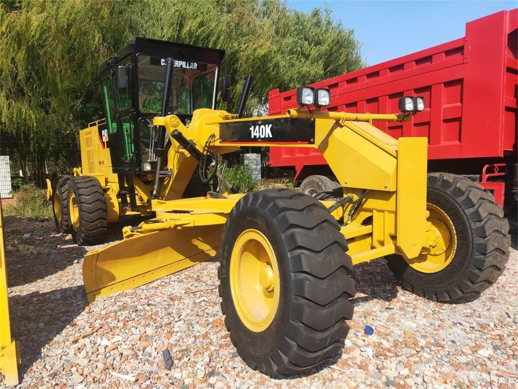 CAT 140 K 平土機