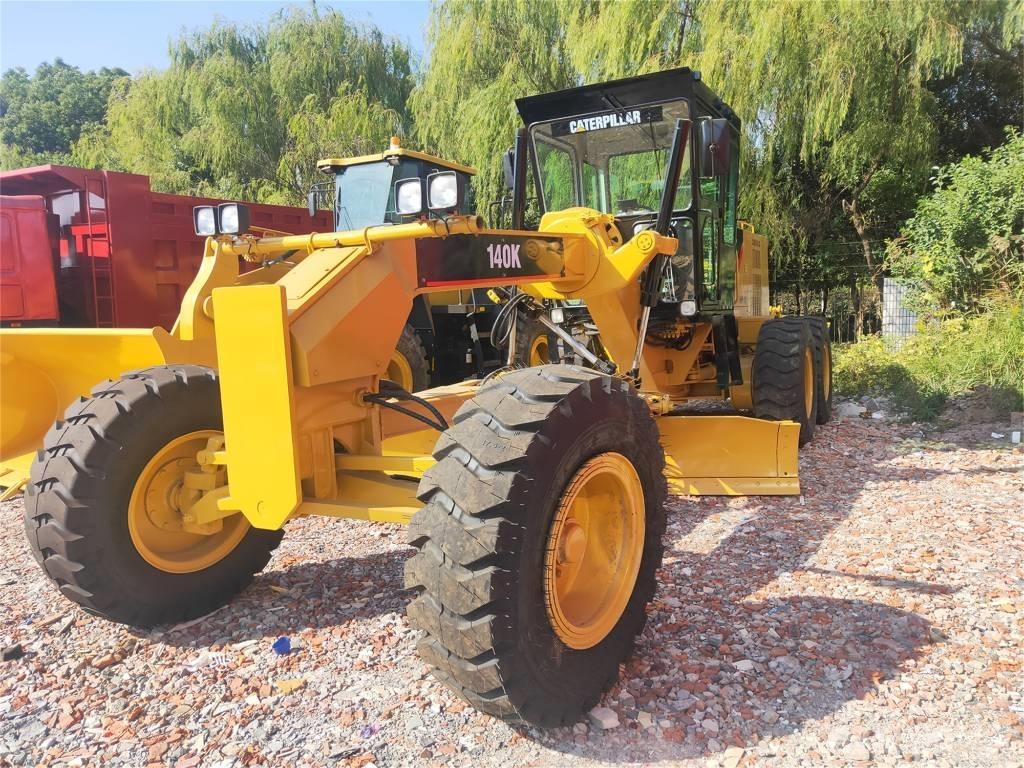 CAT 140 K 平土機