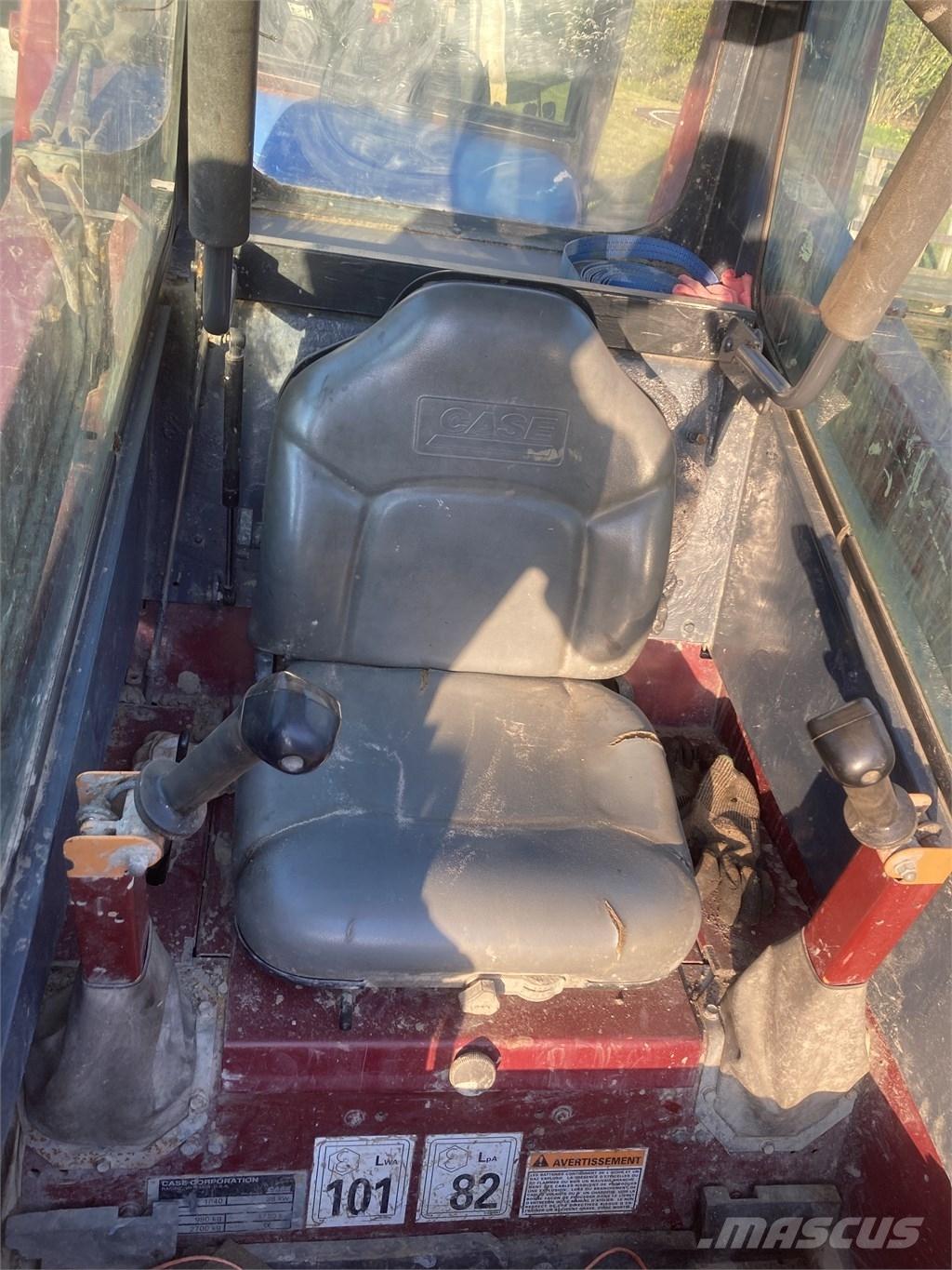 CASE 1840 滑移轉向裝載機