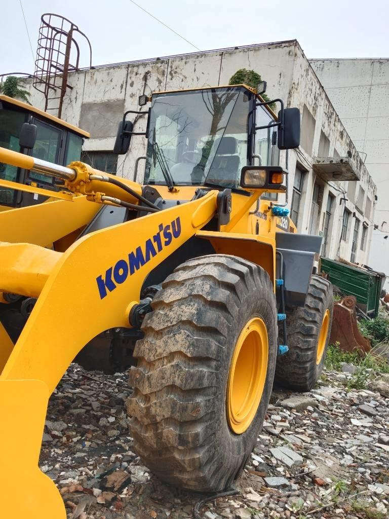 Komatsu WA 320 輪胎式裝載機