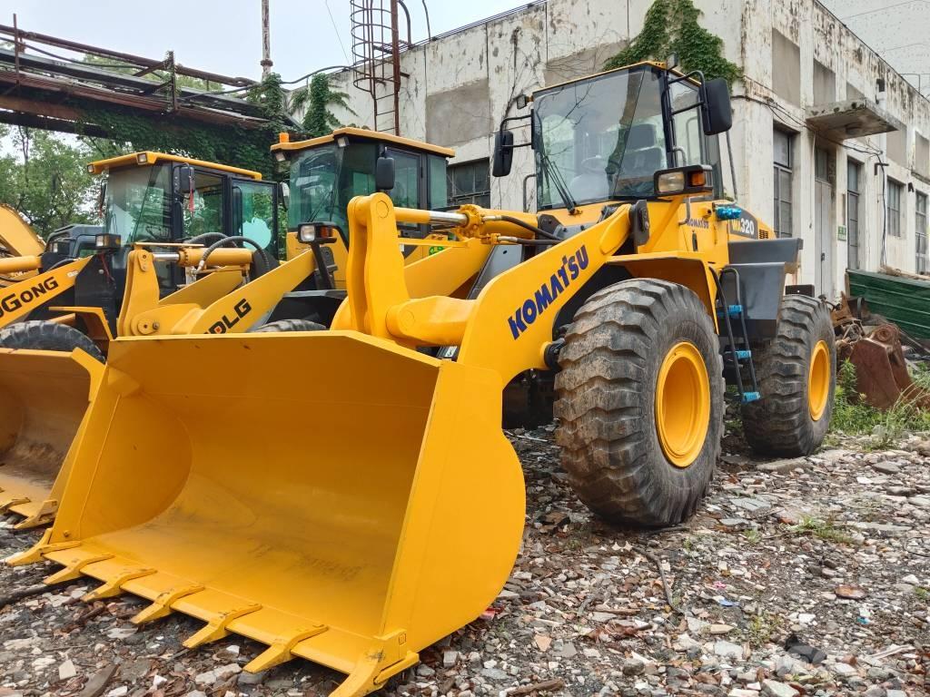 Komatsu WA 320 輪胎式裝載機
