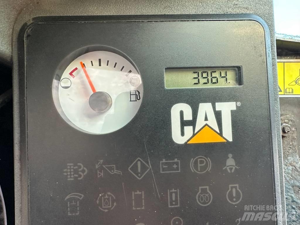 CAT 246 C 滑移轉向裝載機