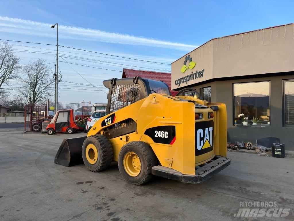 CAT 246 C 滑移轉向裝載機