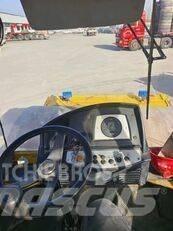 Bomag BW 220D-40 雙輪滾壓機