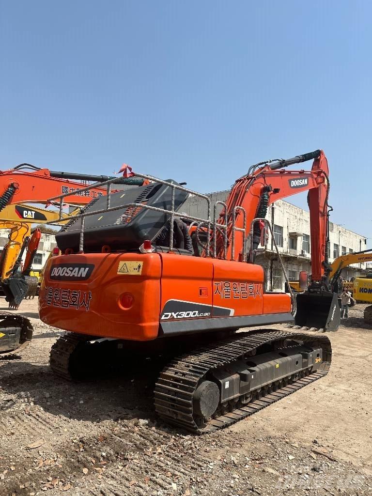 Doosan DX 300 中型挖土機/掘鑿機/挖掘機 7t-12t