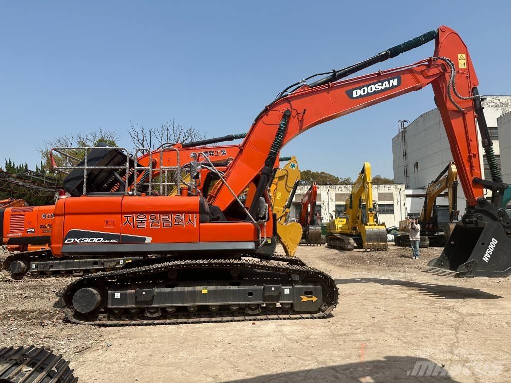 Doosan DX 300 中型挖土機/掘鑿機/挖掘機 7t-12t