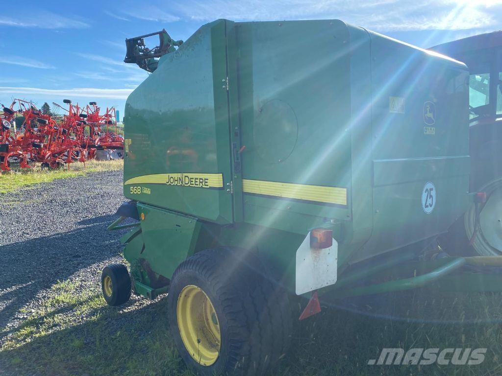 John Deere 568 圓型牧草打包機
