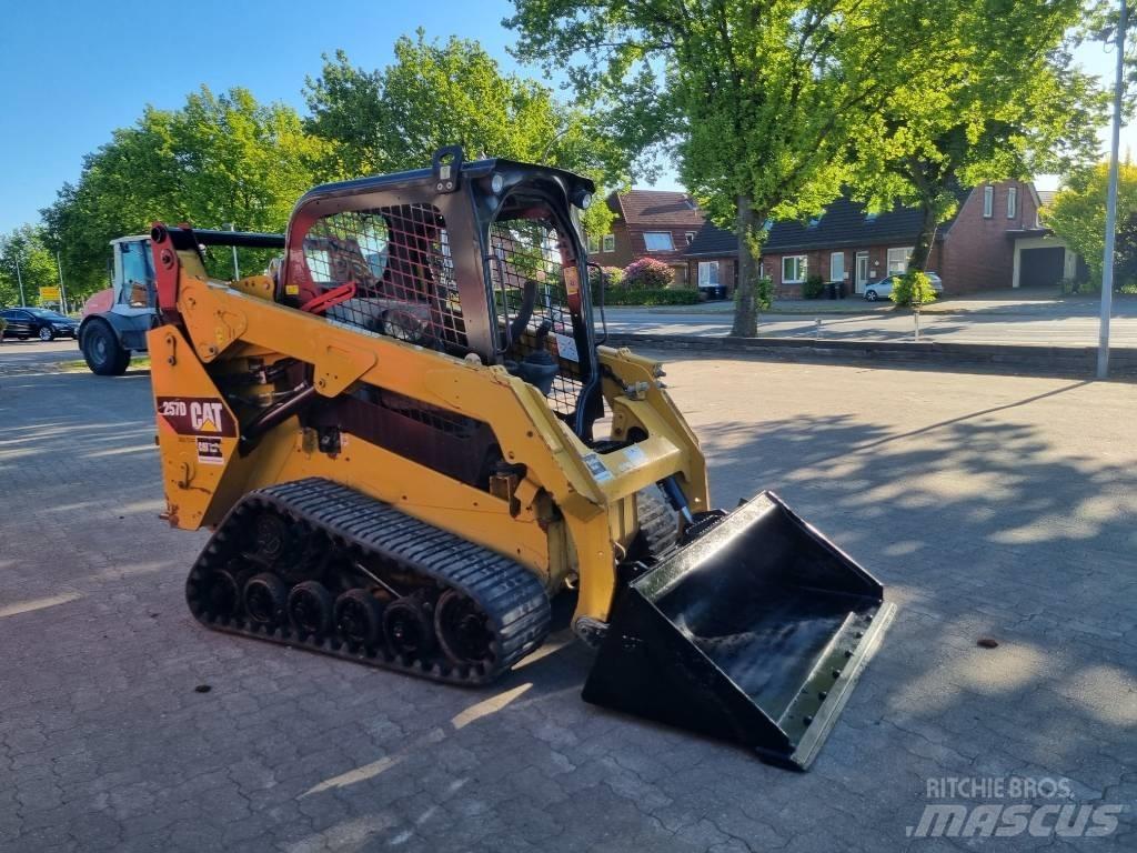 CAT 257 D 滑移轉向裝載機