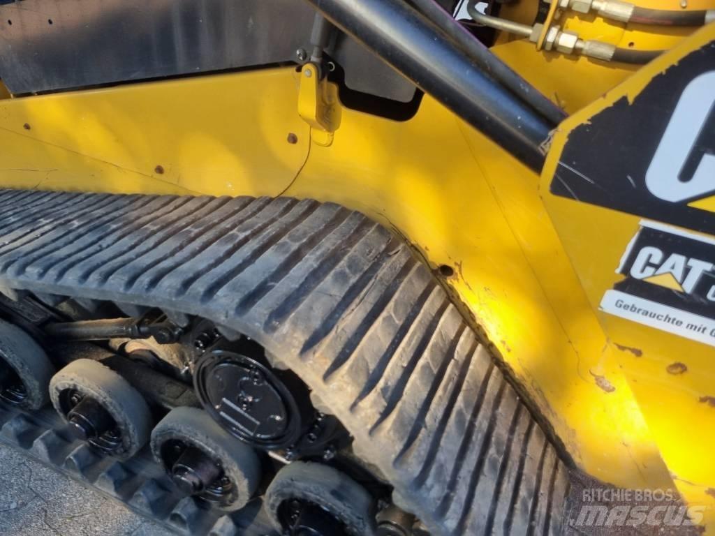 CAT 257 D 滑移轉向裝載機