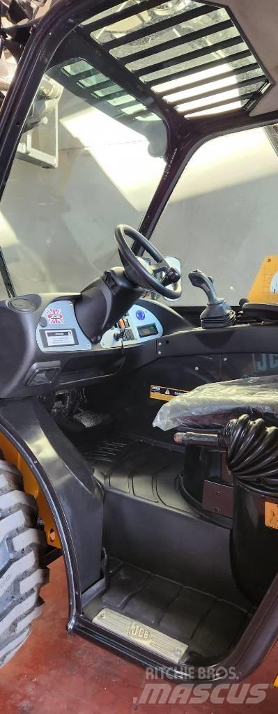 JCB 520-40 伸縮臂操作車