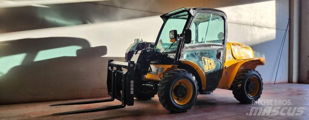 JCB 520-40 伸縮臂操作車