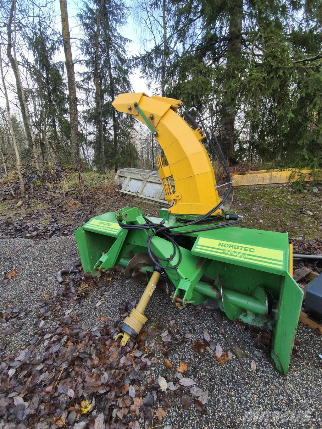 Ala-talkkari 226 掃雪機