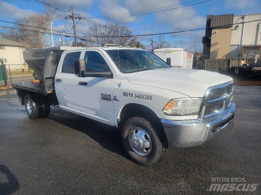 Dodge Ram 3500 平板式/側卸式卡車