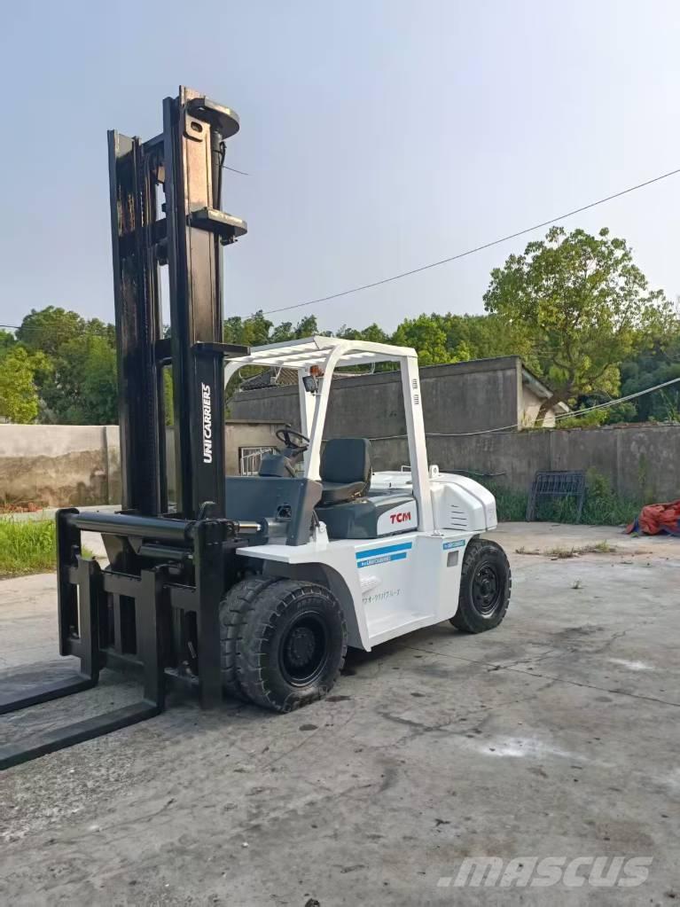 TCM FD 70 Z8 貨箱式卡車