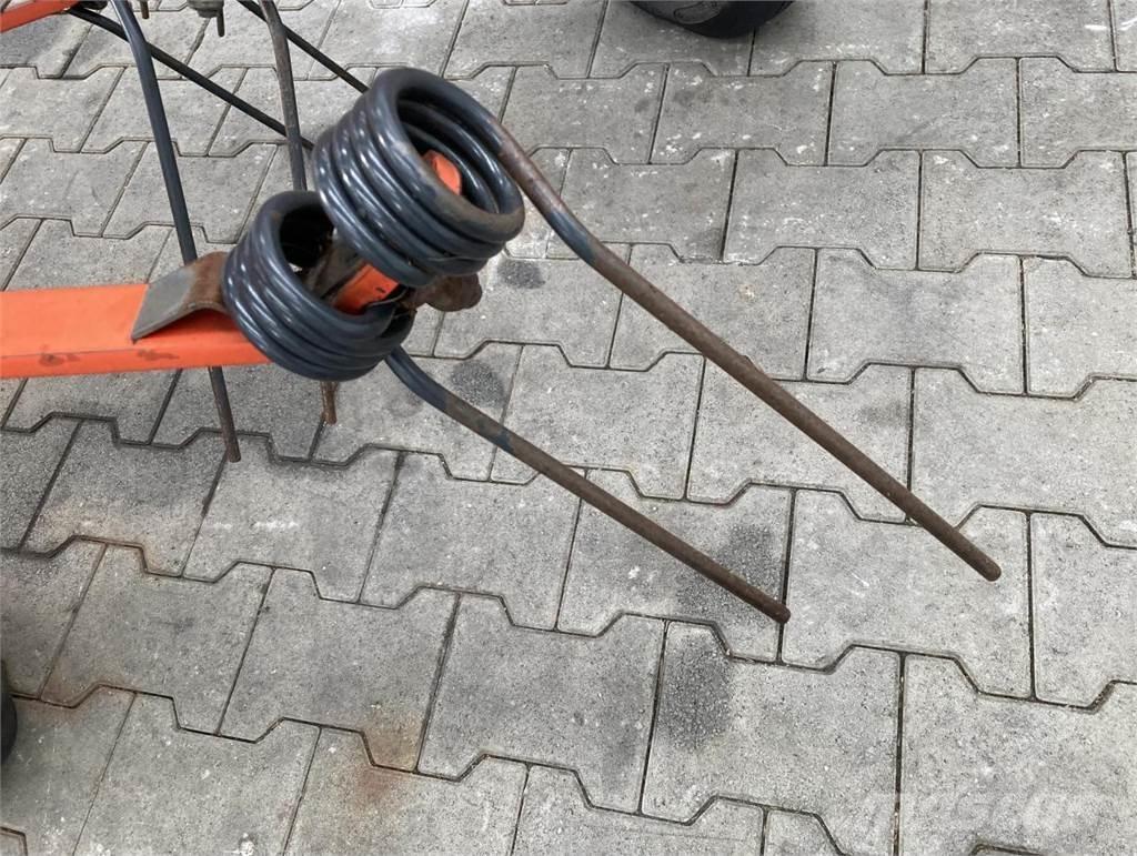 Kuhn GF 5001 MH 耙與翻草機