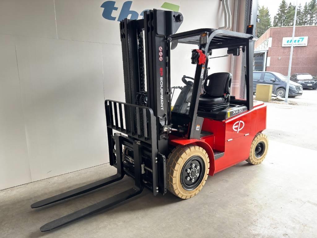 EP EFL302X4 電動堆高機