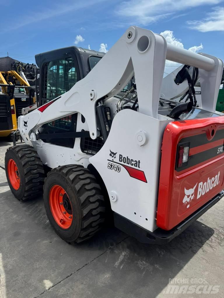 Bobcat S 740 滑移轉向裝載機