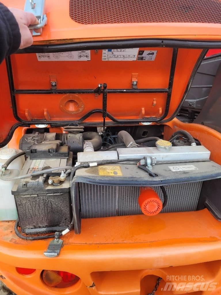 Ausa T 144 H 伸縮臂操作車