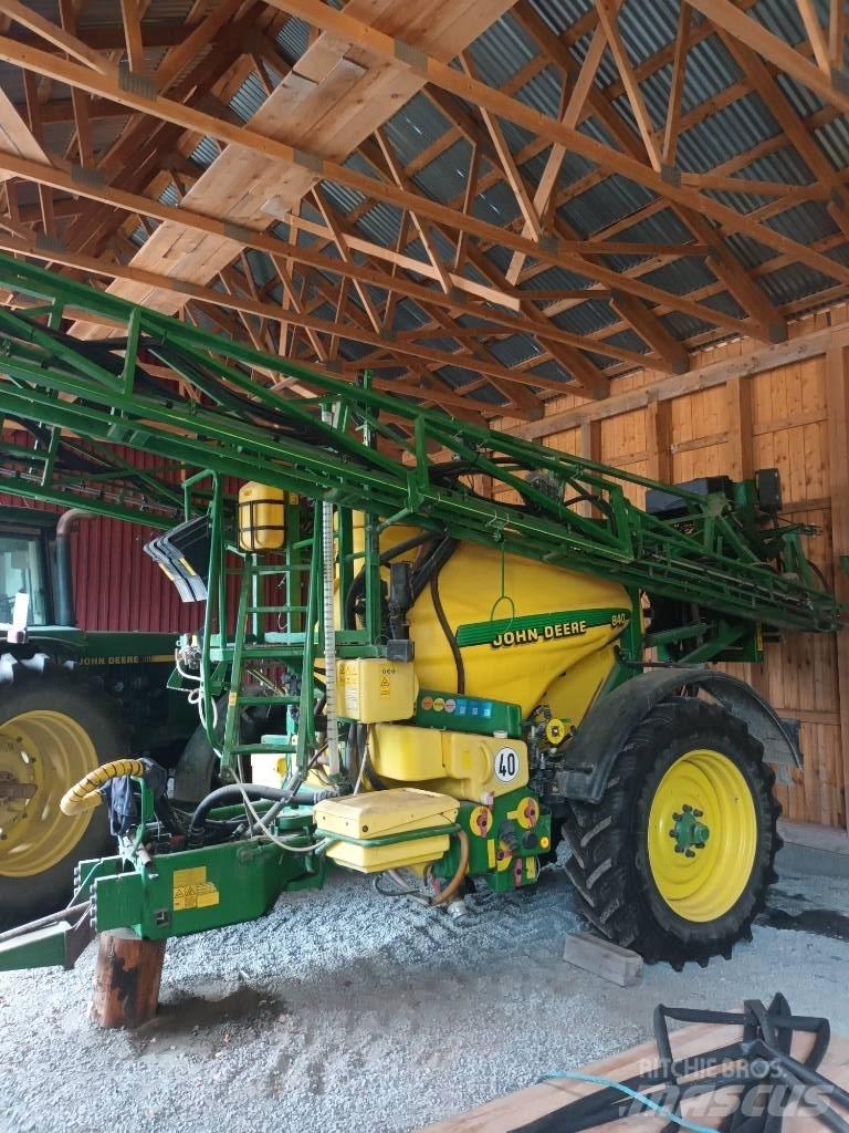 John Deere 840 牽引式噴霧機