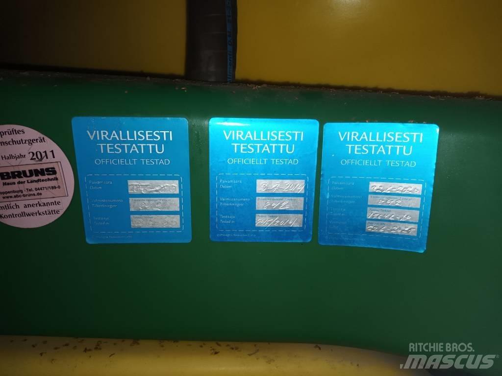 John Deere 840 牽引式噴霧機