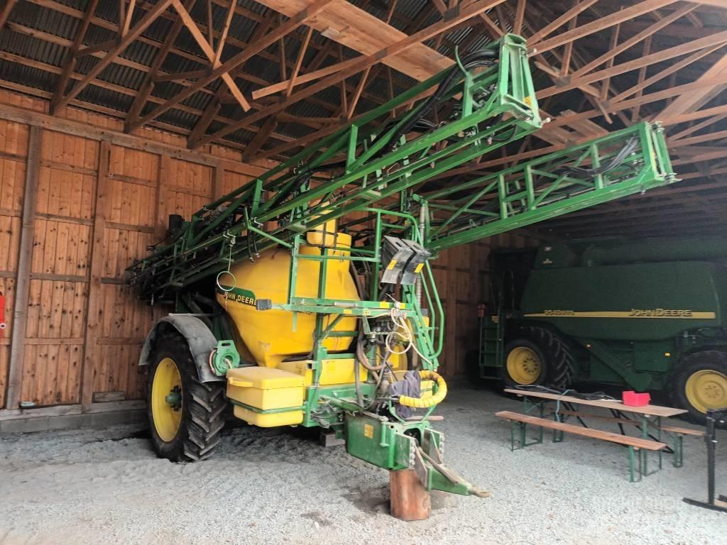 John Deere 840 牽引式噴霧機
