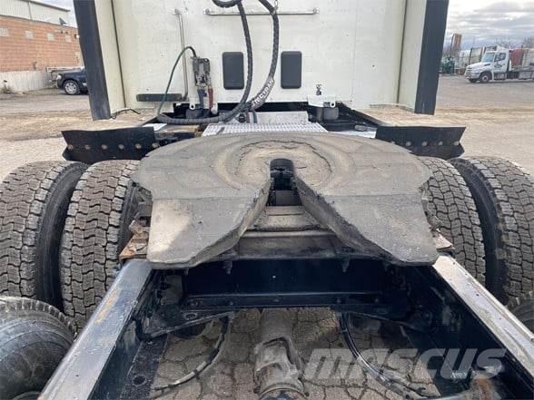 Peterbilt 579 曳引機組件