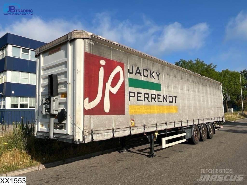 Fruehauf Tautliner 篷布半拖車