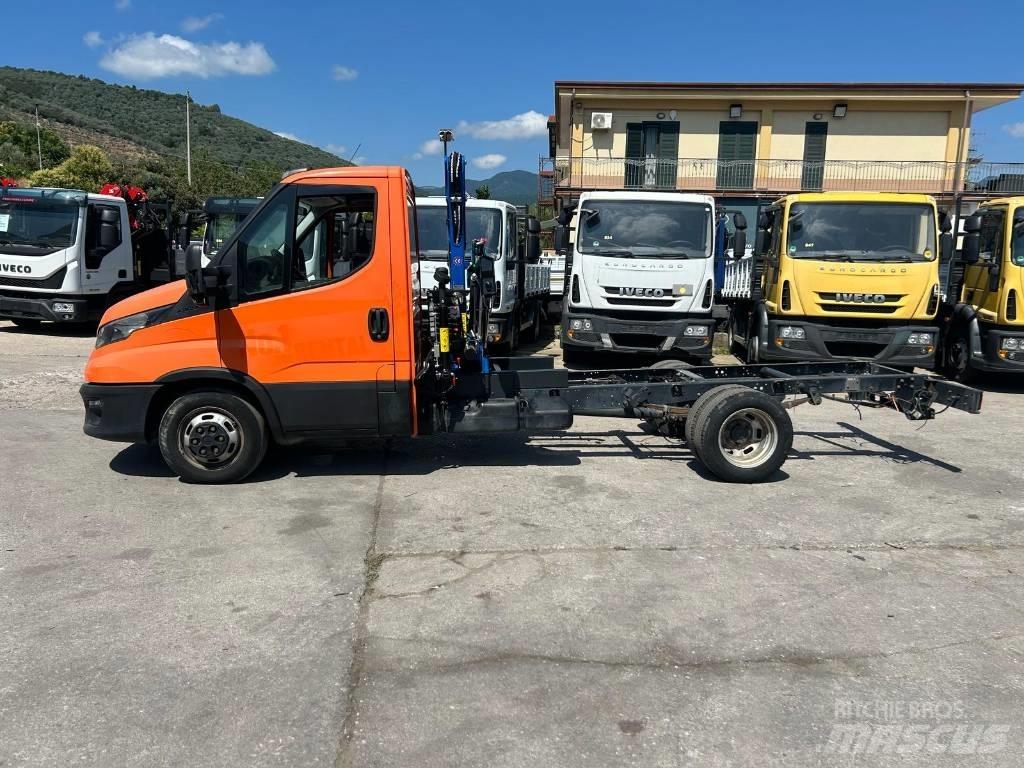 Iveco Daily 35-140 起重機卡車