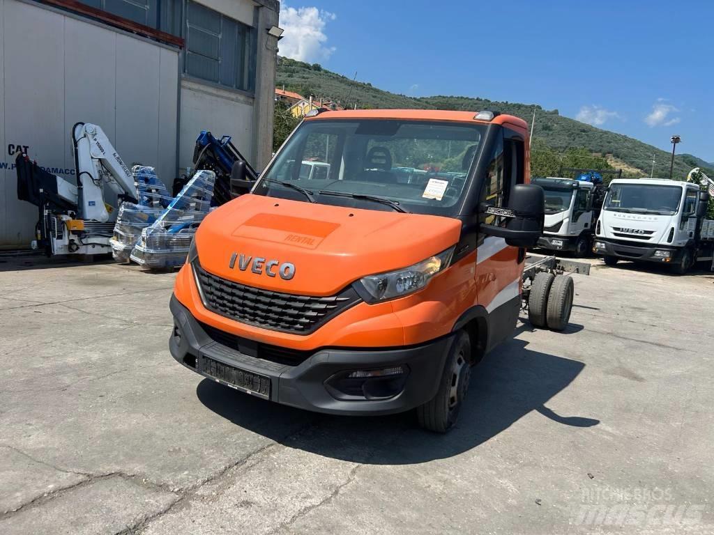Iveco Daily 35-140 貨箱式卡車