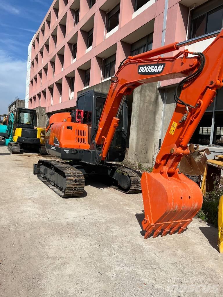 Doosan DX60 小型挖土機/掘鑿機<7t(小型挖掘機)
