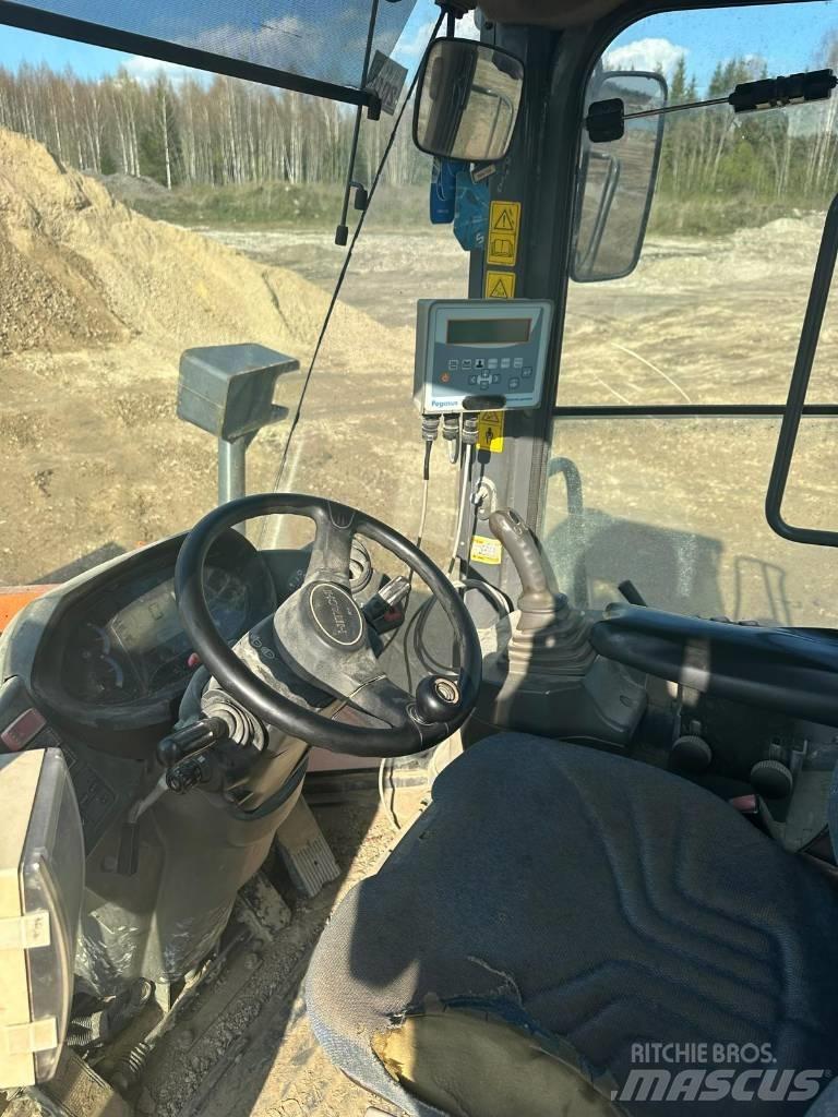 Hitachi ZW 250 輪胎式裝載機