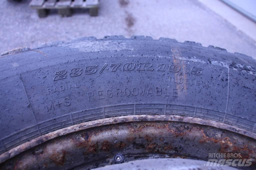 Lastbil Däck 輪胎、車輪和輪圈