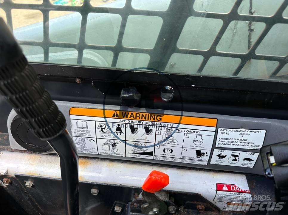 Bobcat 864 滑移轉向裝載機