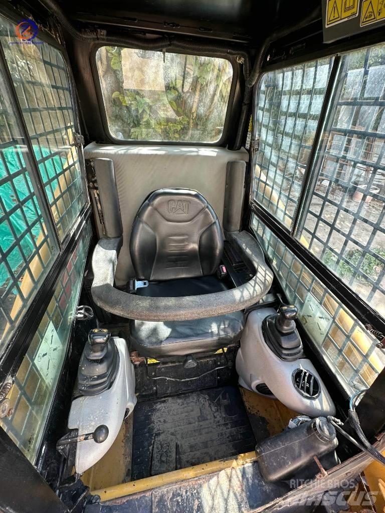 CAT 226 B 滑移轉向裝載機
