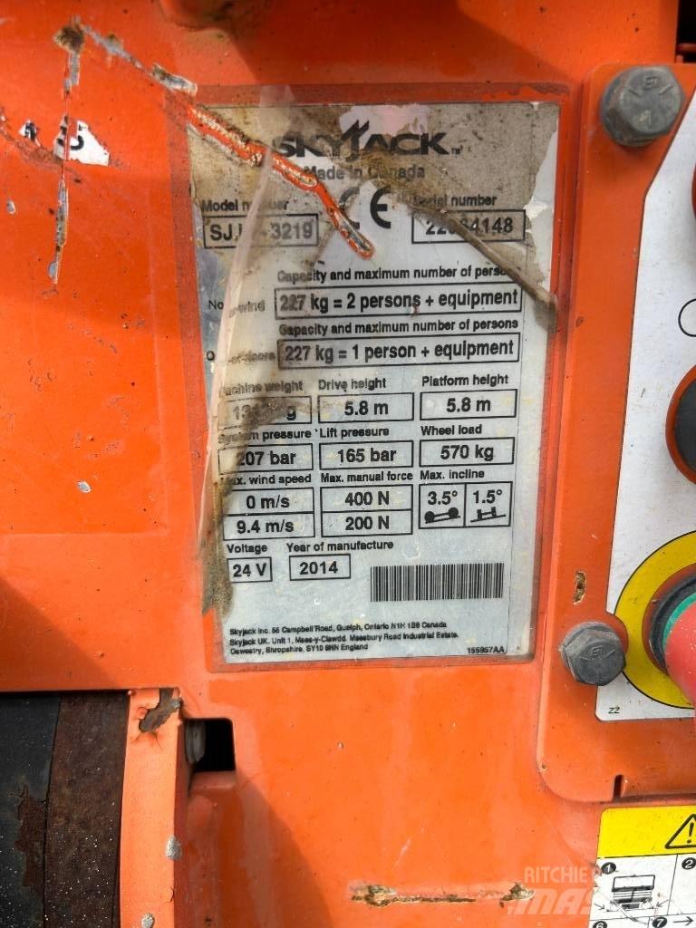 SkyJack SJ III 3219 剪式升降機