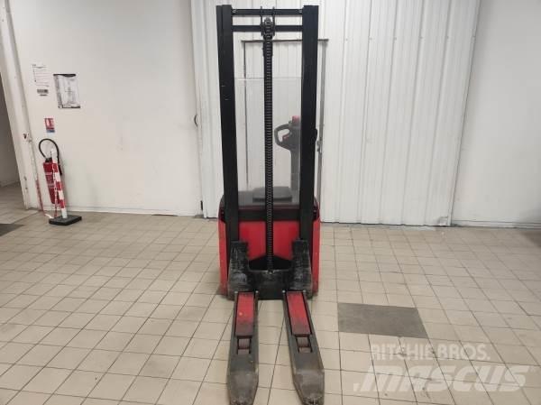 Manitou ES412 AC 自走式堆積機