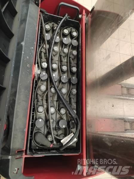 Manitou ES412 AC 自走式堆積機