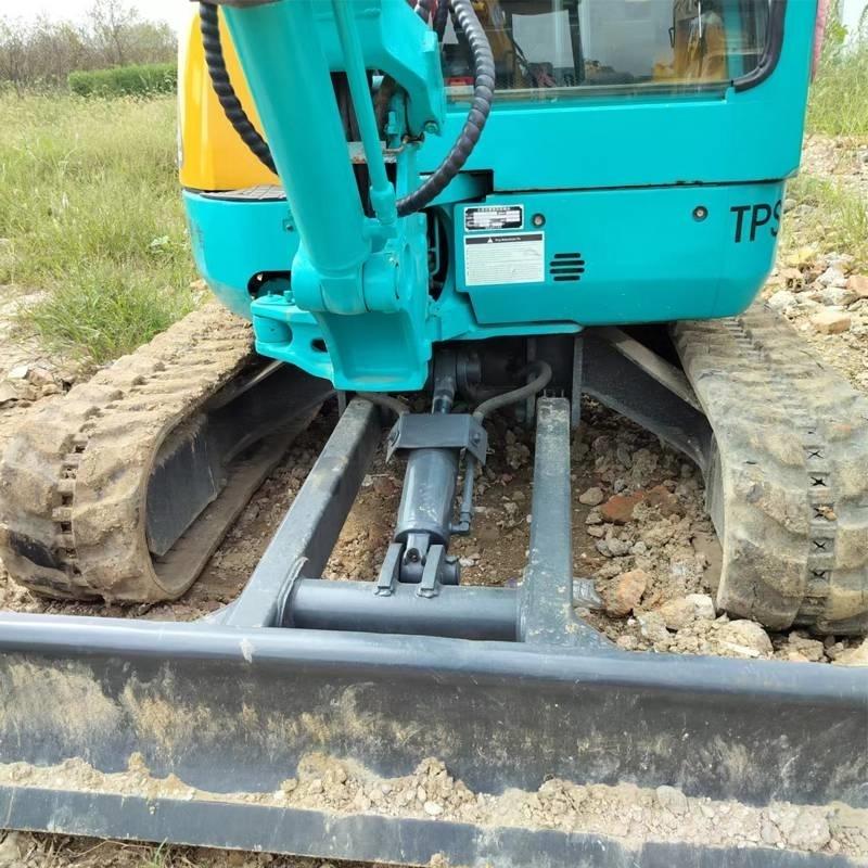 Kubota KX 135 小型挖土機/掘鑿機<7t(小型挖掘機)