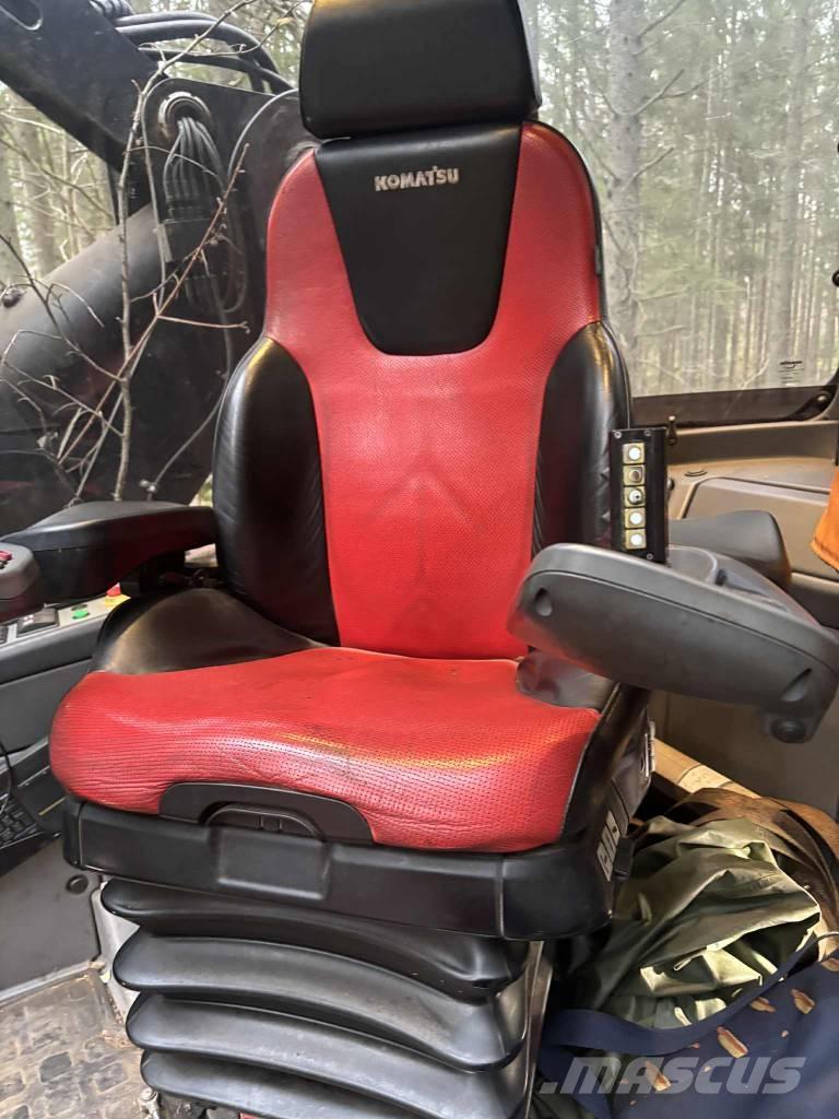 Komatsu 951 收穫機