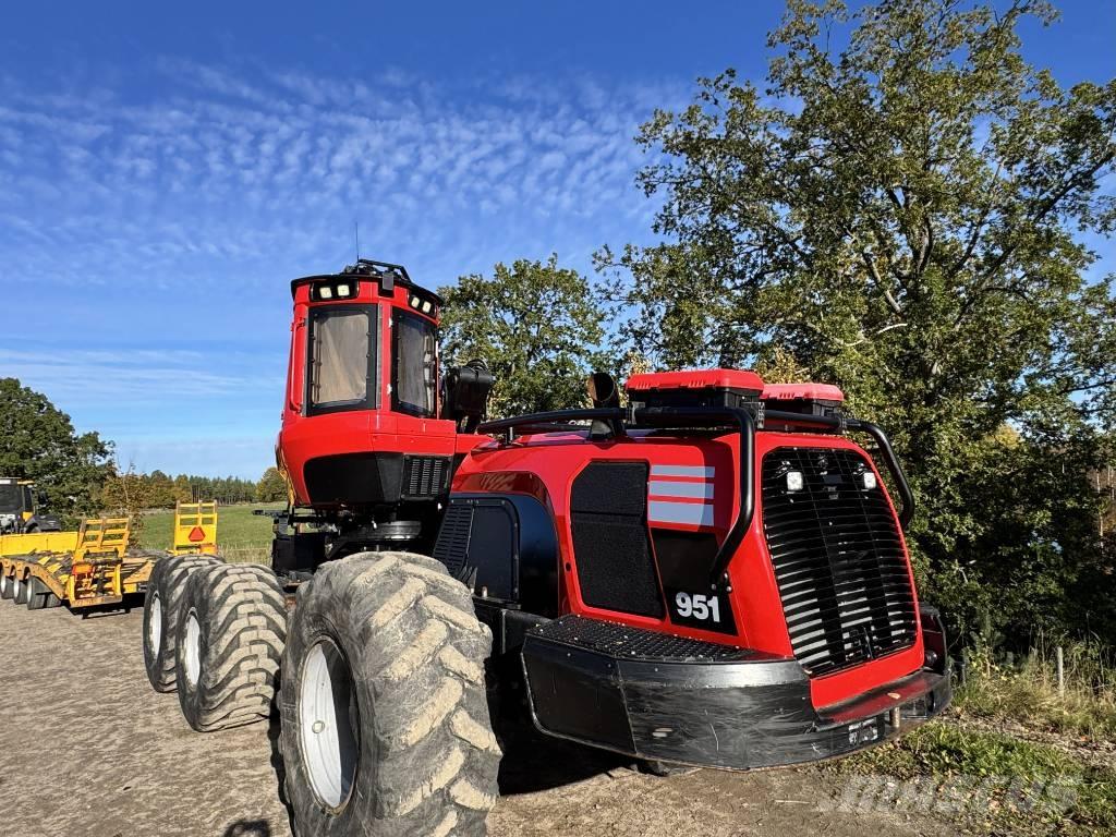 Komatsu 951 收穫機