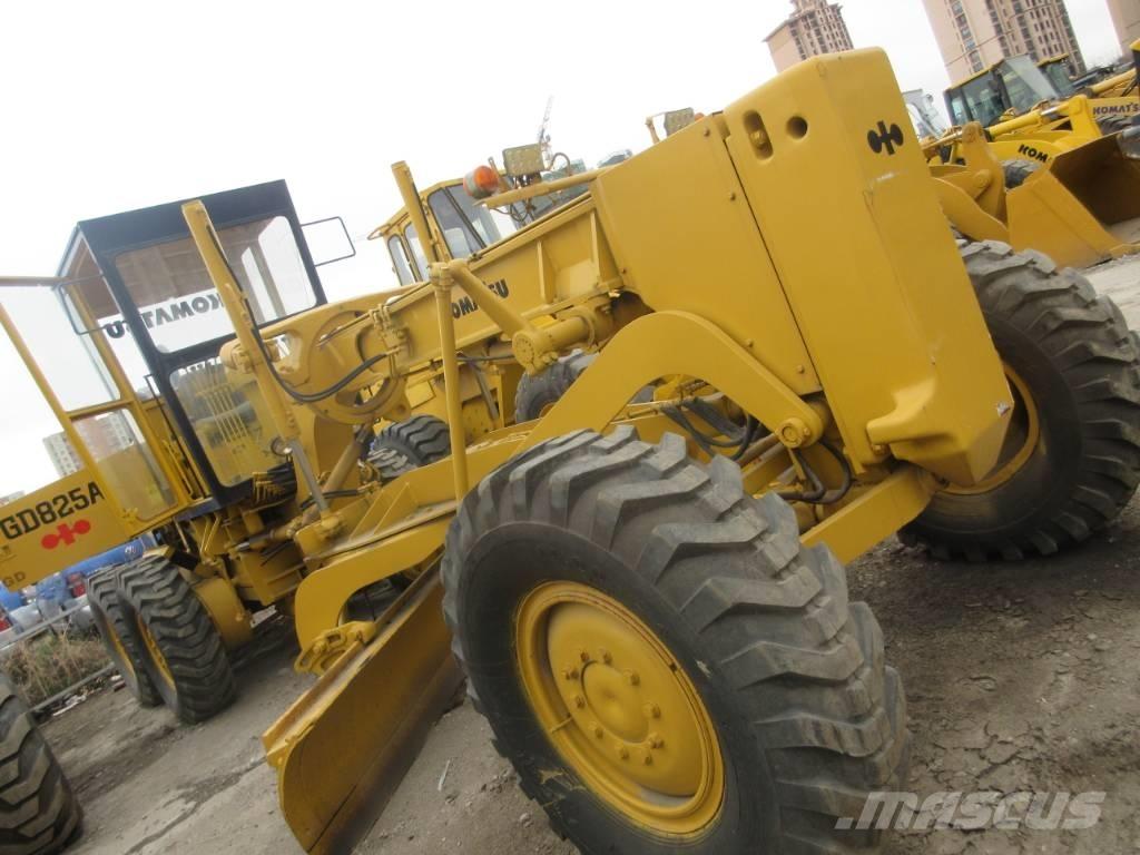 Komatsu GD 623 平土機