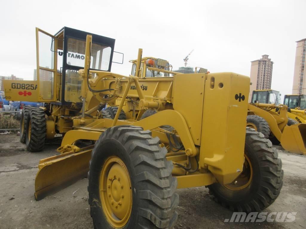 Komatsu GD 623 平土機