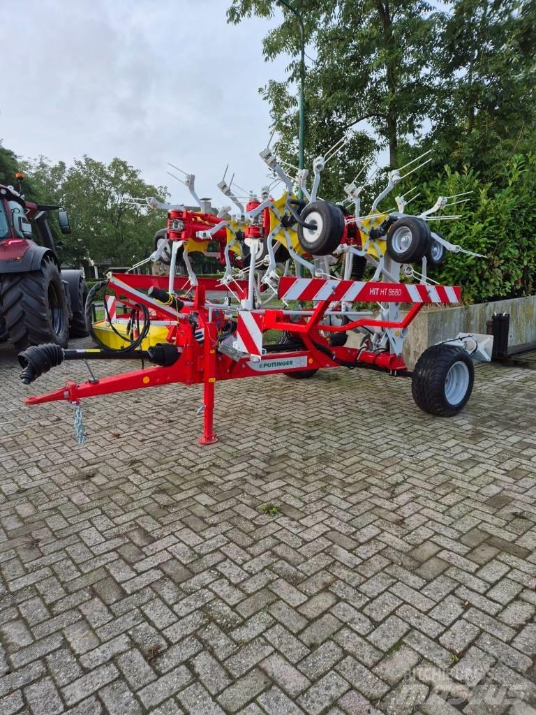 Pöttinger HIT 8680 耙與翻草機