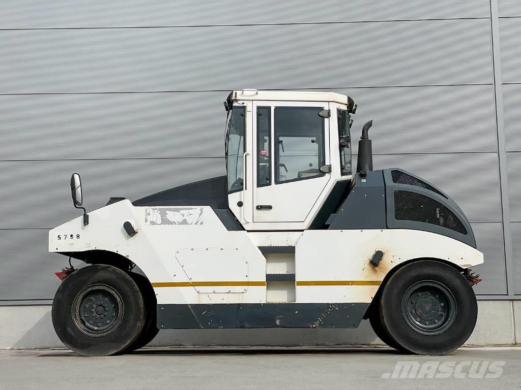 Bomag BW 24 RH 膠輪滾壓機