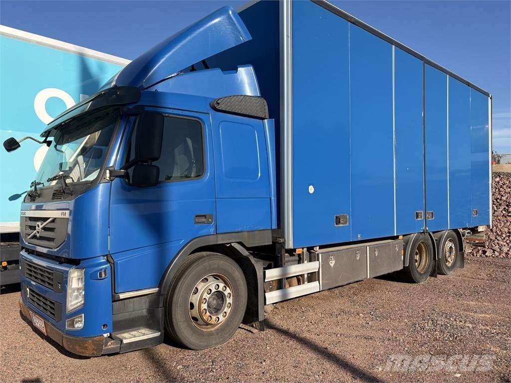 Volvo FM330 6x2 貨箱式卡車